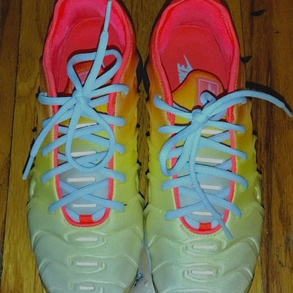 Nike Women's Air VaporMax 8 - Picture 4 of 7